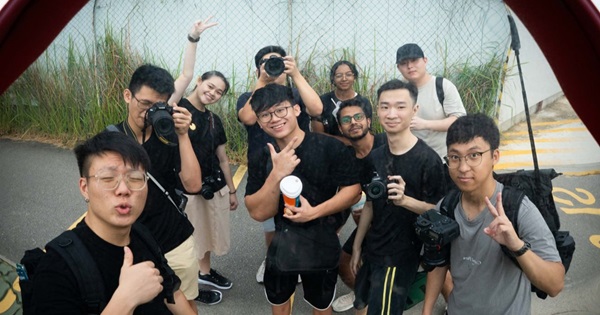 Participants in jubilant spirits and ready for the Photowalk.