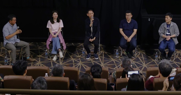Associate Professor Foo Tee Tuan (first from left) hosted the panel discussion with Sasha Chuk, Jin Ong, Yan Xiaolin and Chin Chia-Hua (second from left to right), who shared