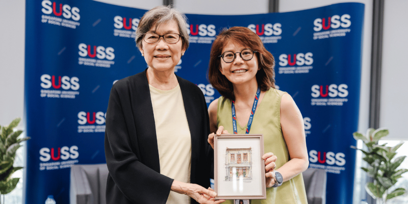 AP Chui (right) presenting to Prof Chan (left)