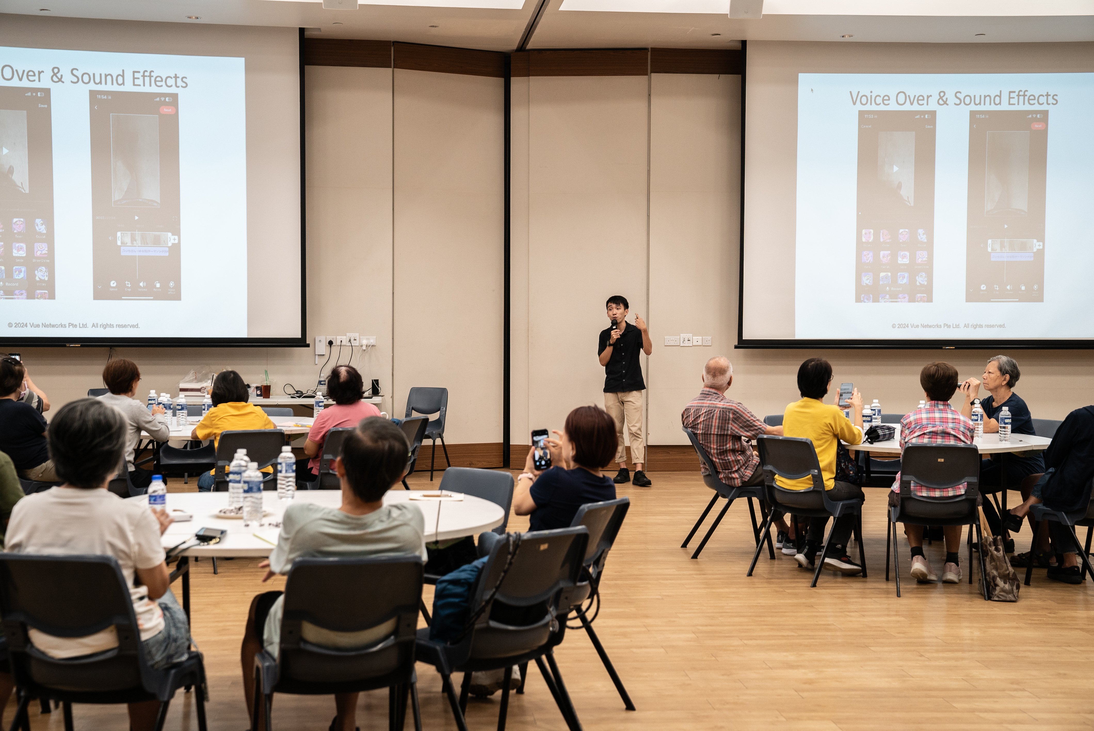 Chew Keng Hao (SST AF) gave a quick introduction of Tik Tok to the residents