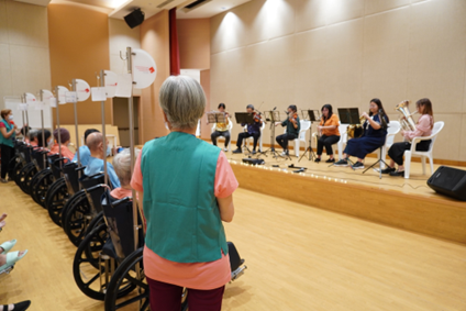 The JCH patients enjoy an evening filled with nostalgic music