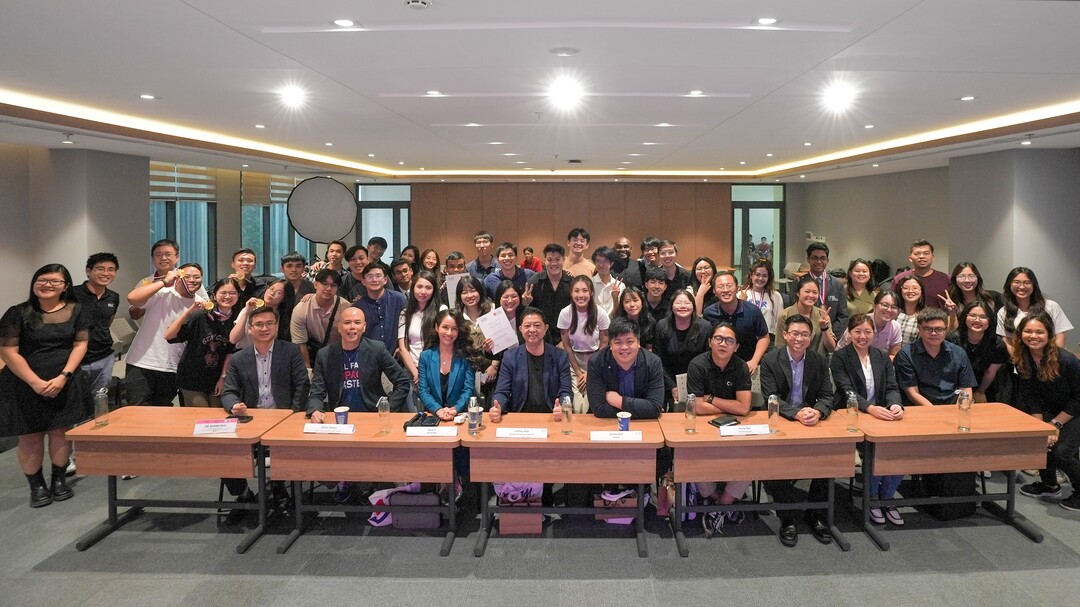 Students, mentors, and staff enthusiastically celebrate the successful conclusion of another impactful Startup Challenge in Ho Chi Minh City, marking yet another milestone in their entrepreneurial journey