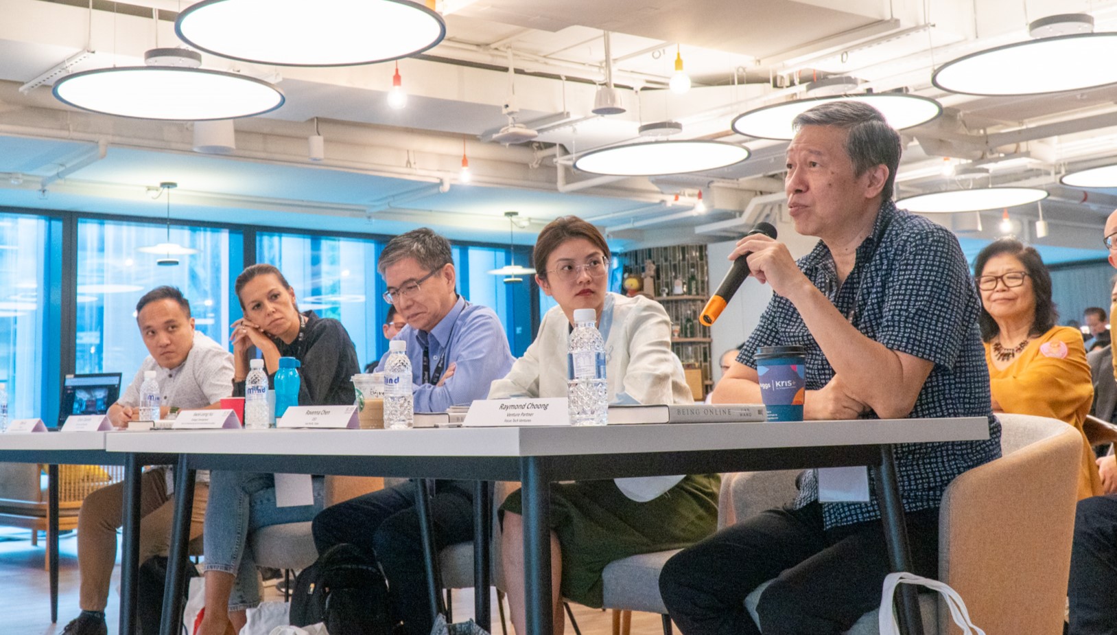 The judges providing valuable feedback and guidance to the participating startups (from left to right Chris Tan, Grace Clapham, Kwok Leong Hui, Ravenna Chen, and Raymond Choong).