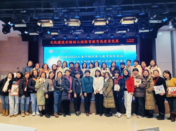 Group photo of Associate Professor Sin Joo Yee, Head of Master and Bachelor of Education in Early Childhood