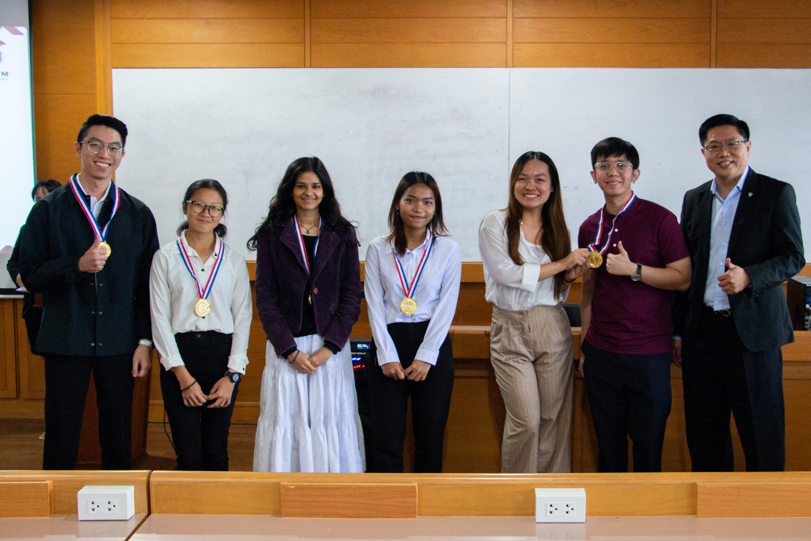 Panel of Judges SUSS, NUHS and Siam University students, alongside Ajarn Ajarn Chavapas Ongmahutmongkol, Managing Partner and Chief Investment Officer, Quadriga Private Equity Co. Ltd.