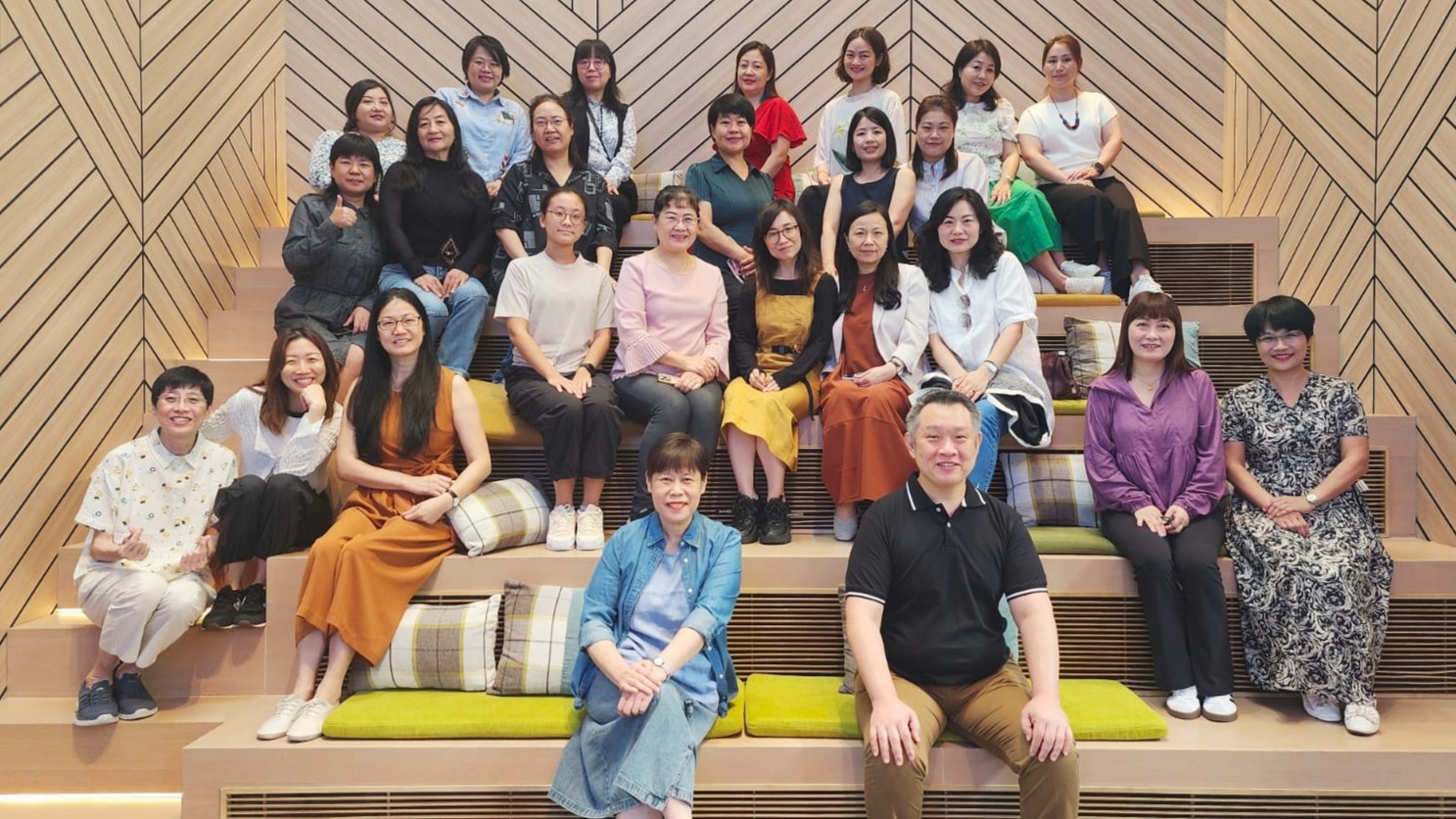 MECE students Associate posing for a group photo with Professor Sin Joo Yee, Head of Master and Bachelor of Education in Early Childhood Education (Chinese) Programme