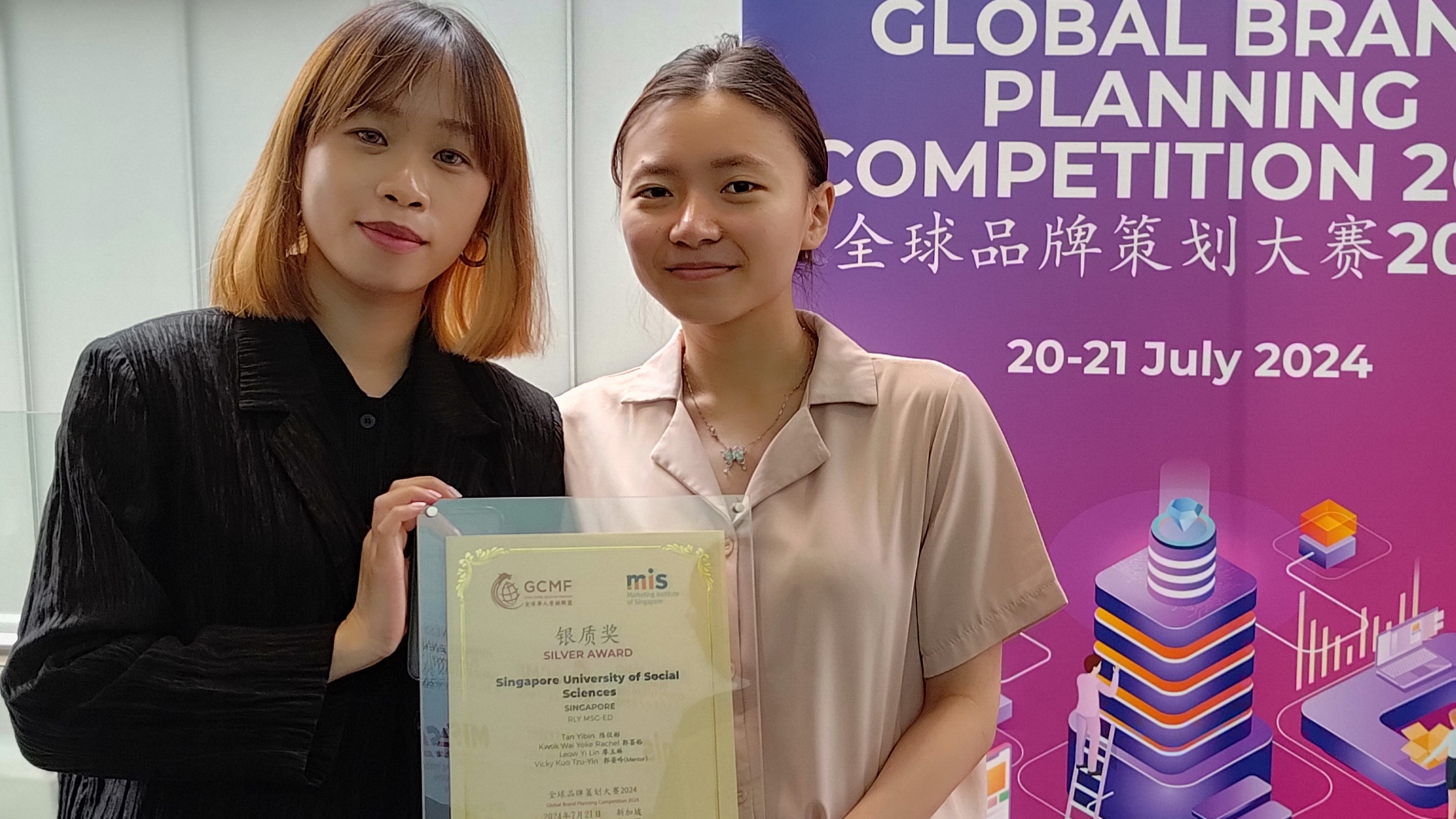 Leow Yi Lin (left) and Tan Yi Bin (right) from Team RLY-MSGED despite their demanding schedules, crafted a winning proposal for Old Seng Choong, introducing customisation to appeal to tour