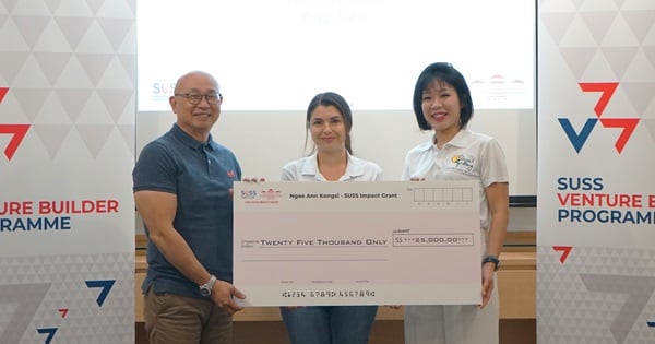 Valen Tan and Duygu Sahin receiving the NAK-SUSS Impact Grant with Dr Yap Meen Sheng, Dean of Students, Student SUcceSS Centre